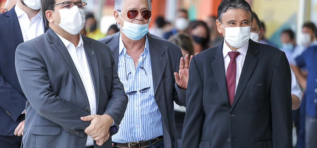 Governador durante visita a loja Carajás