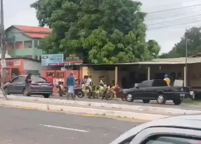 Homem é baleado em bar na Zequinha Freire