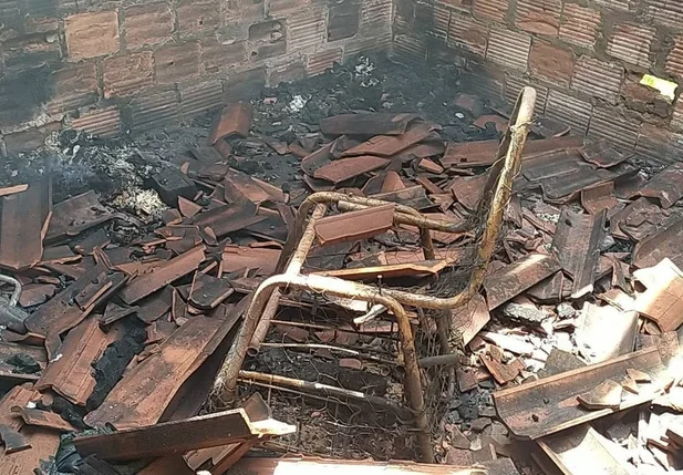 Homem é preso após atear fogo em casa com mulher e filhos no Piauí
