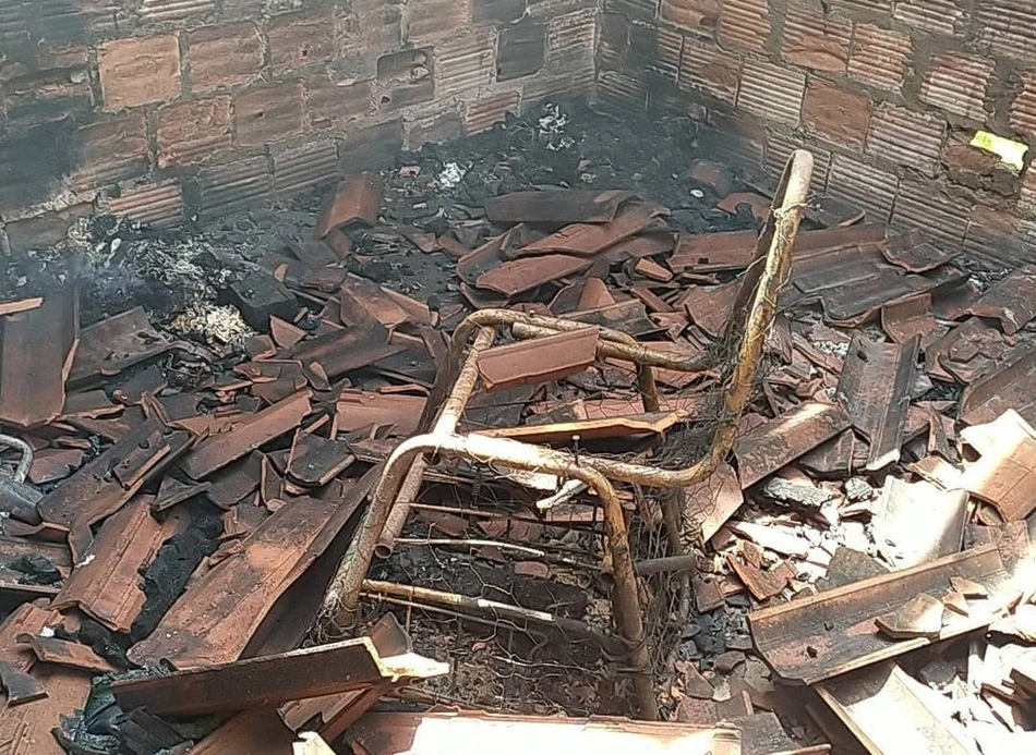 Homem é preso após atear fogo em casa com mulher e filhos no Piauí