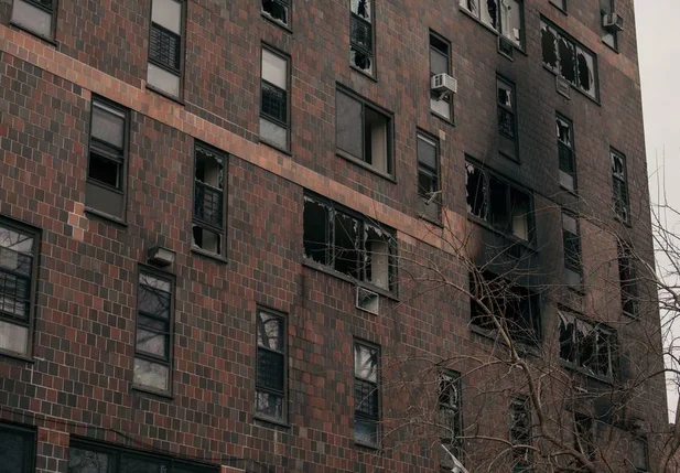 Incêndio em prédio residencial deixa ao menos 19 mortos em Nova York