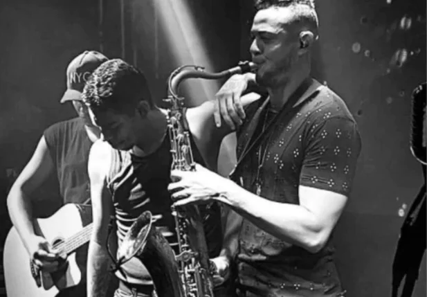 Jack Sax, o saxofonista da banda, faleceu