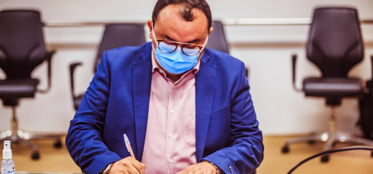 Jullyvan Mendes, assinou na manhã desta segunda-feira (10)