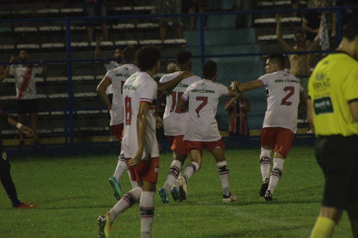 Juninho Arcanjo dá assistência e marca de pênalti na vitória do River sobre o Altos
