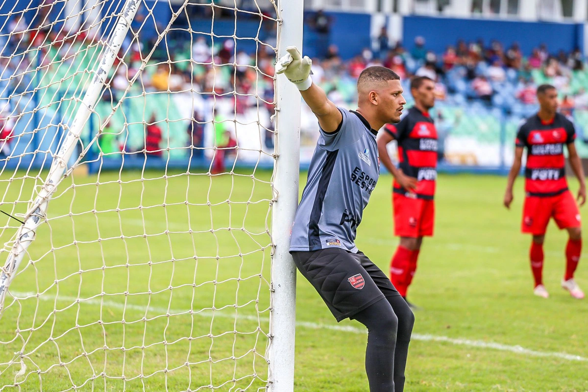 Léo, goleiro do Flamengo-PI