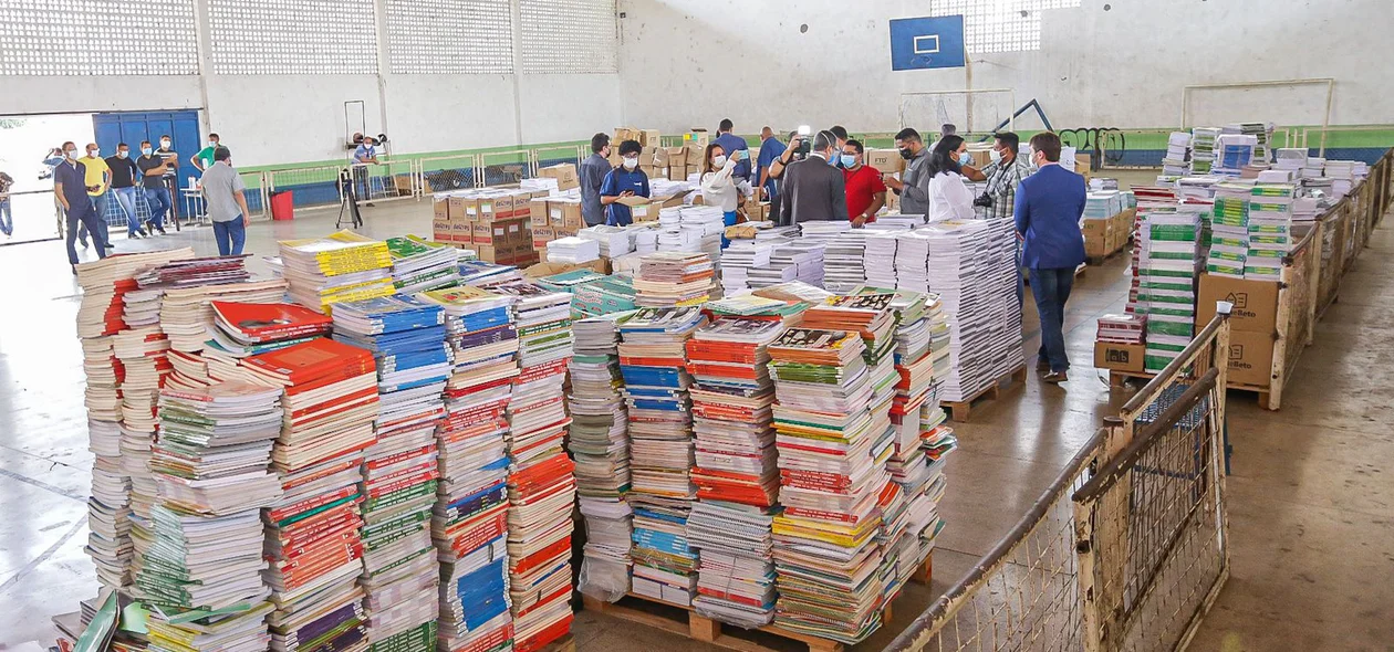 Livros disponíveis nos depósitos da Semec