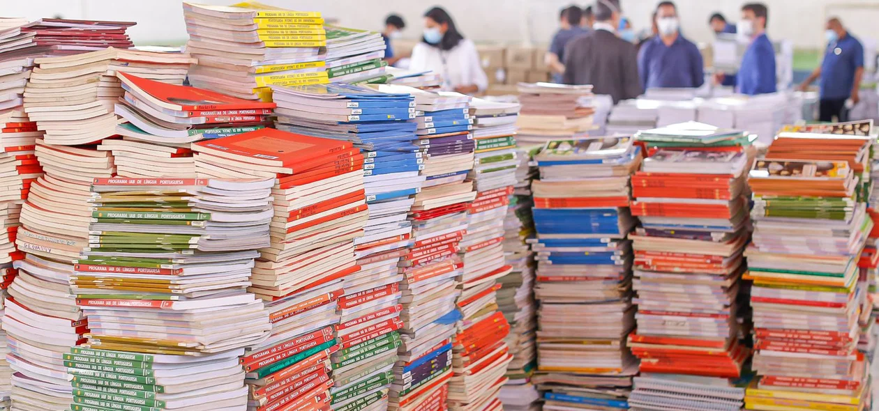 LIvros guardados pela Semec