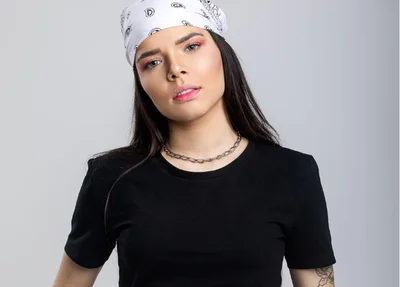Maria Clara sofre acidente durante show na virada de ano