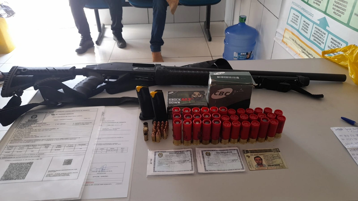 Material apreendido com o acusado em Pavussu