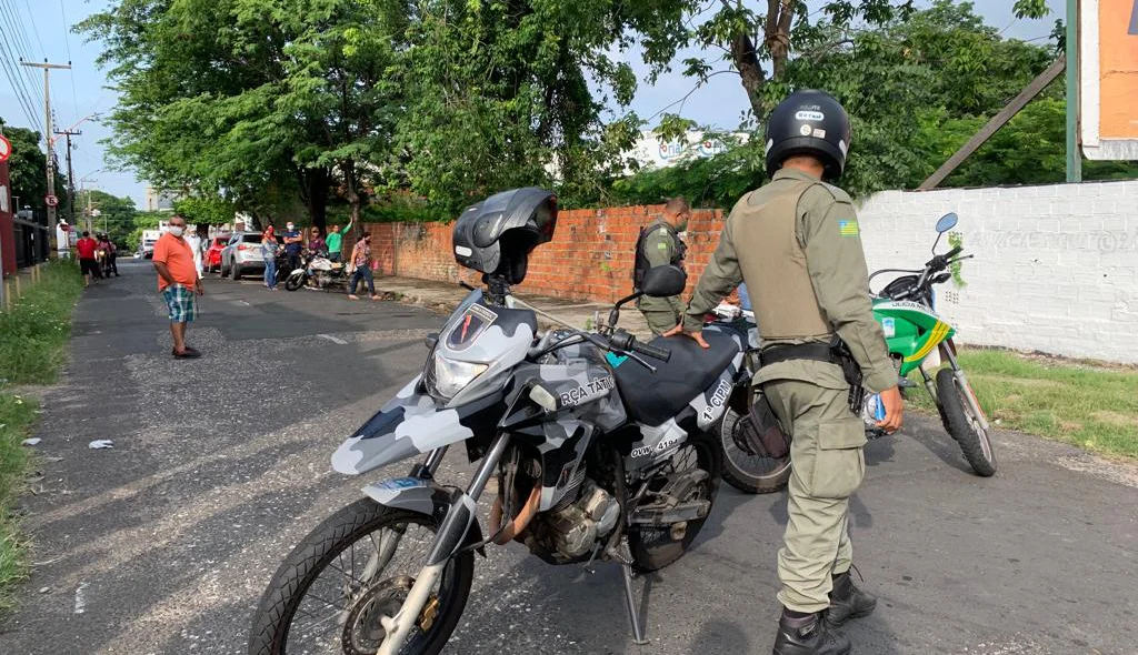 Mulher é assassinada a facadas próximo ao colégio Mérito em Teresina