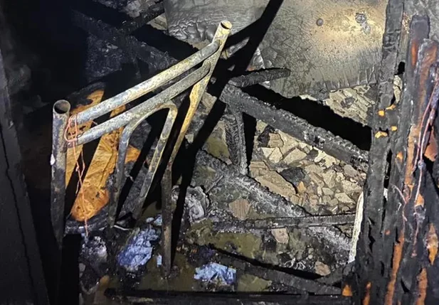 Objetos da casa ficaram destruídos
