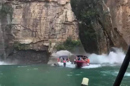 Pedra caiu sobre turistas em Capitólio-MG