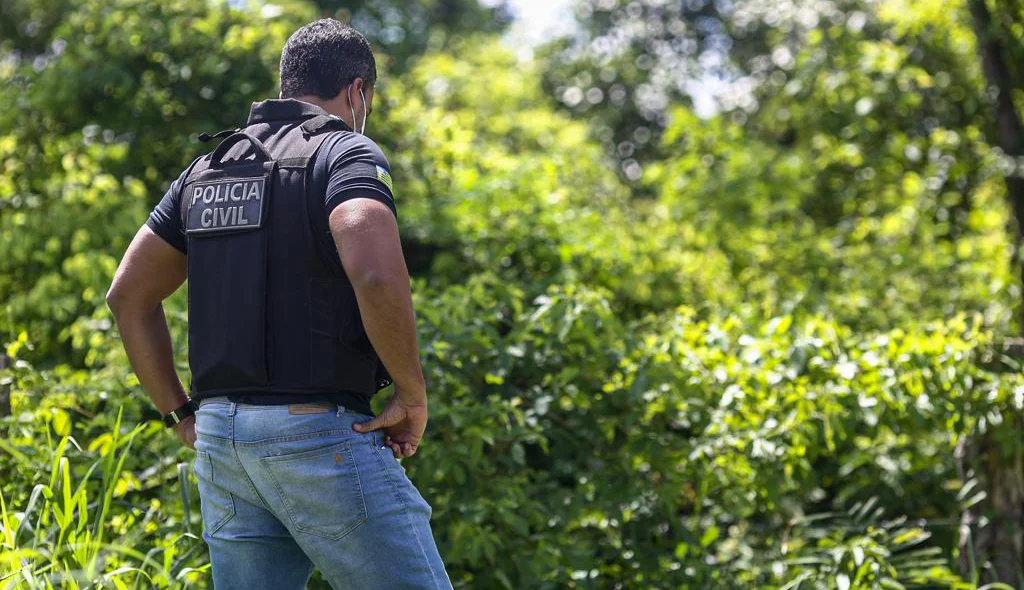 Perito da Polícia Civil no local do crime