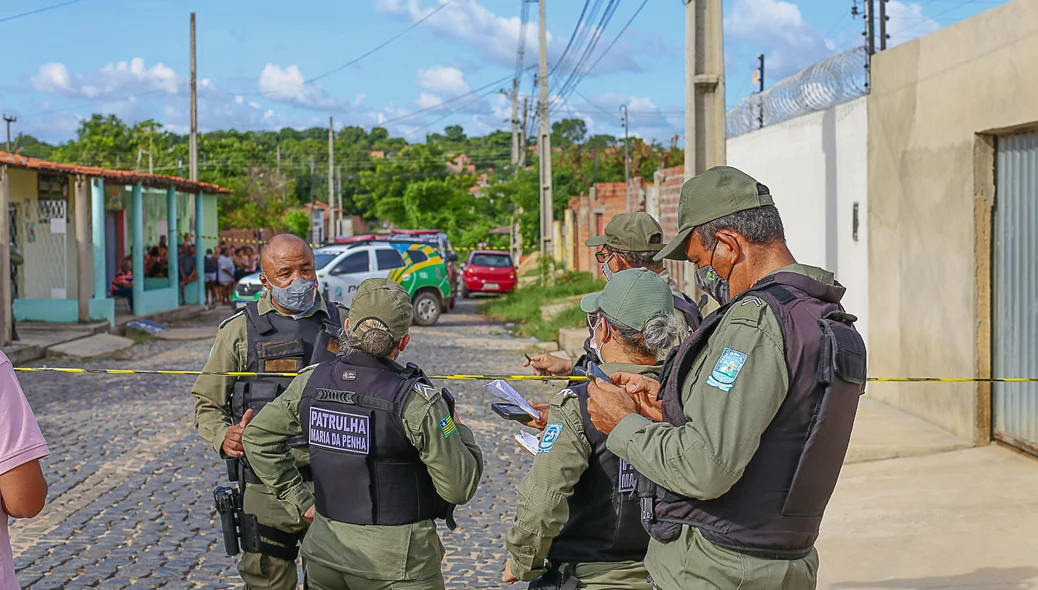 Polícia em busca dos autores