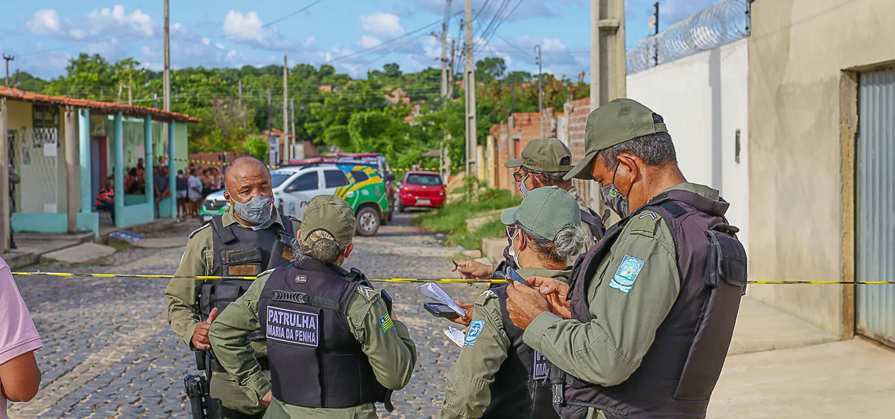 Polícia em busca dos autores
