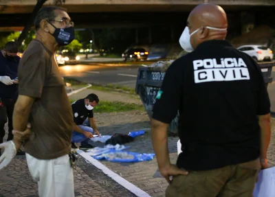 Polícia fazendo o procedimento