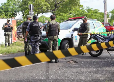 Policiais militares no local do crime