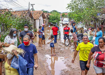População ficou desabrigada após fortes chuvas no bairro Mafrense