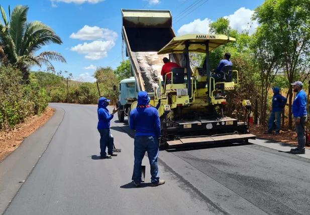 Povoado Soinho recebe mais de R$ 1 milhão de investimento em asfalto