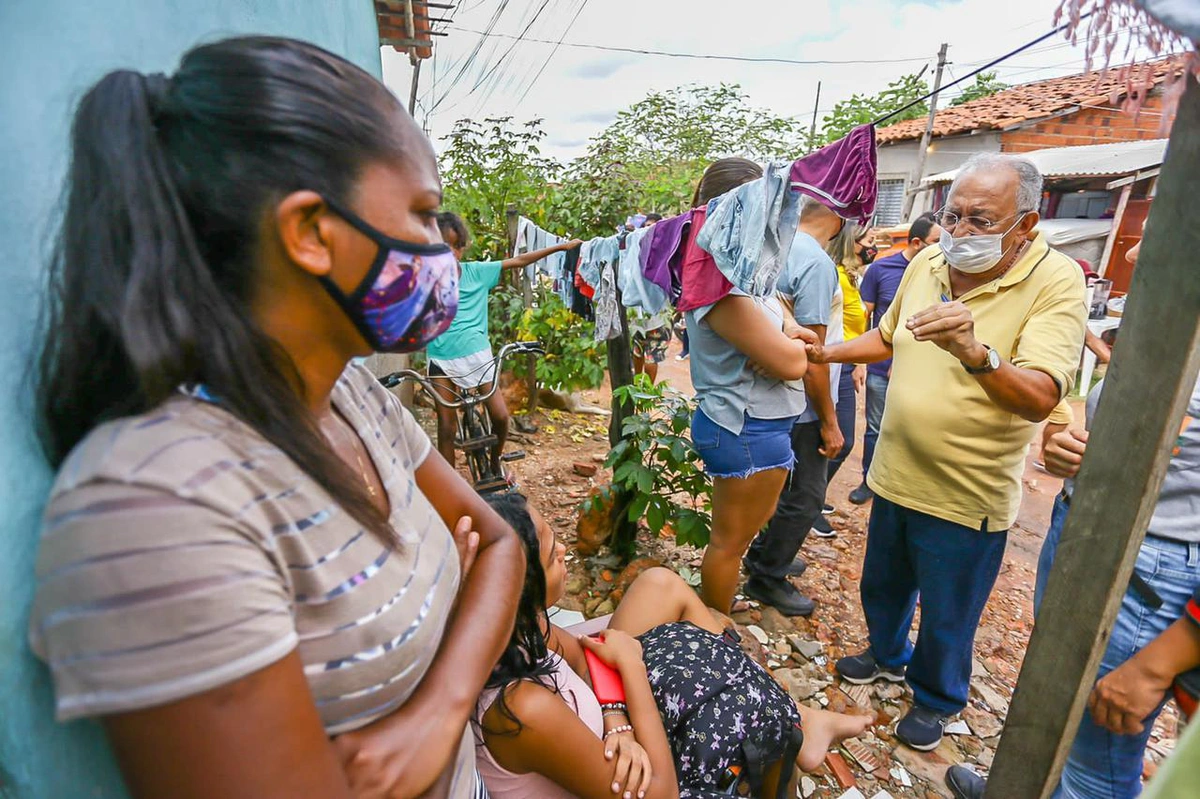 Prefeito Dr. Pessoa visita famílias desabrigadas pelas chuvas