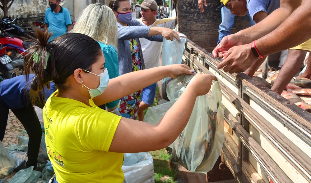 Prefeitura Municipal realiza entrega de 2 toneladas de peixes