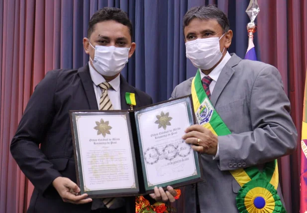 Radialista Paulo Melo recebe homenagem
