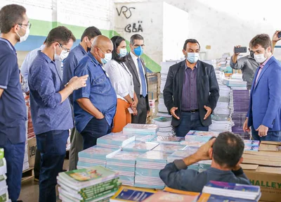 Representantes do TCU, TCE e MP vistoriam livros da Semec