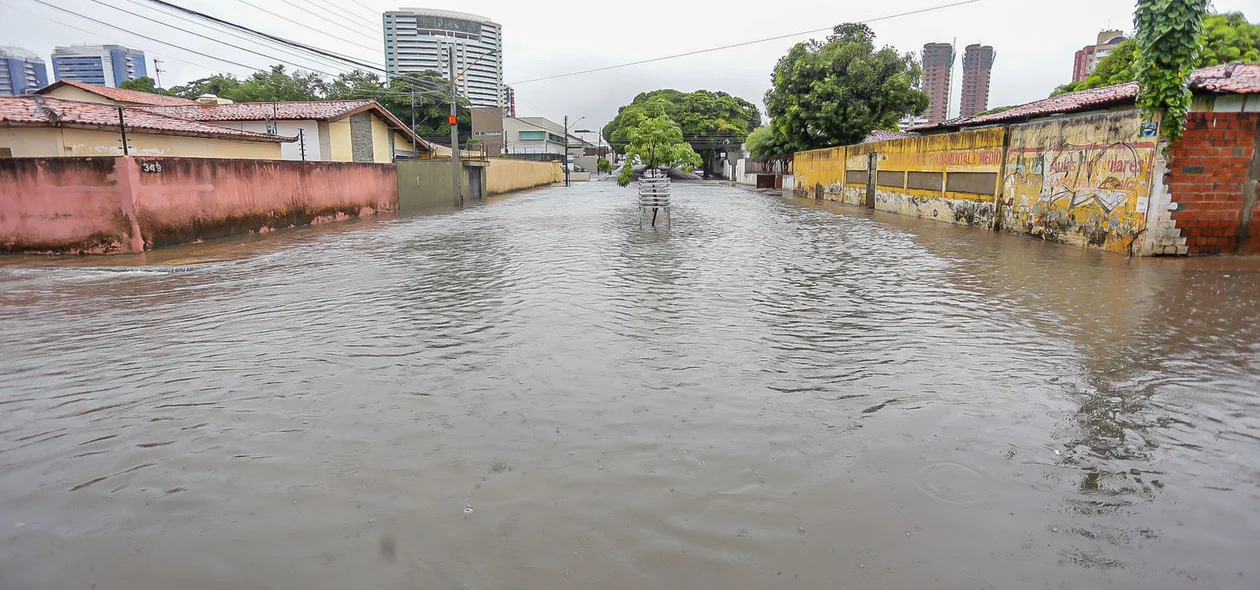 Ruas alagadas em Teresina