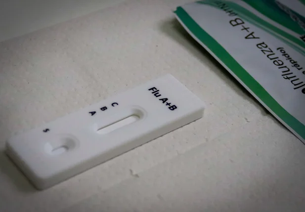 Teste para detecção de covid-19 e influenza A+B
