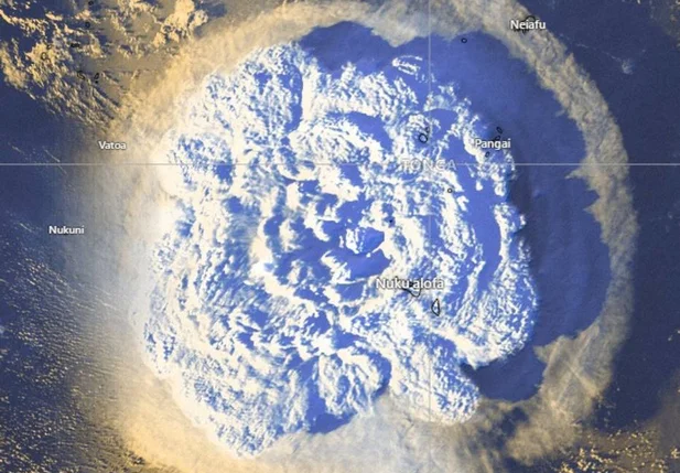 Tonga emitiu um alerta de tsunami após a erupção de um vulcão submarino