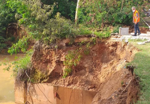 Trecho interditado da Av. Maranhão pela Defesa Civil Municipal