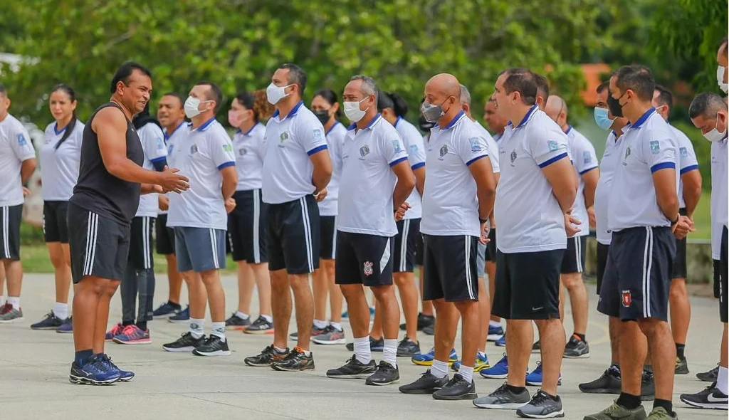 Turma com 48 alunos, que participaram de aula prática