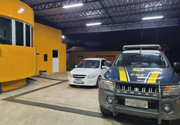 Veículo recuperado pela PRF em Piripiri