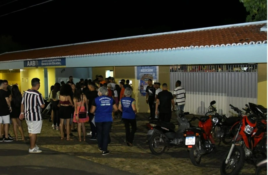 Vigilância Sanitária fiscaliza exigência do passaporte vacinal em Floriano