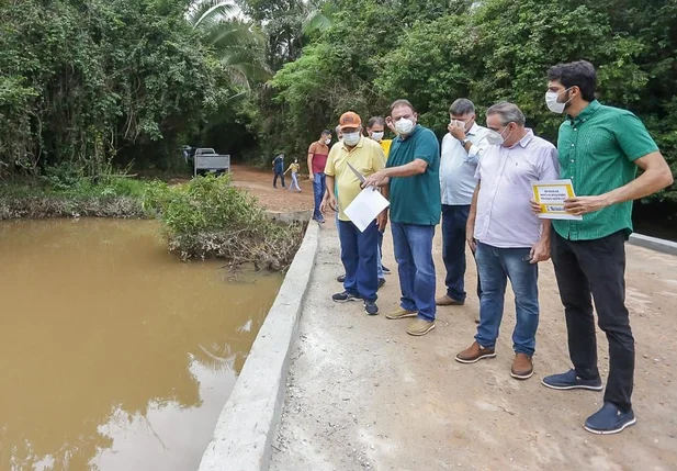 Visita a obras na zona rural de Teresina