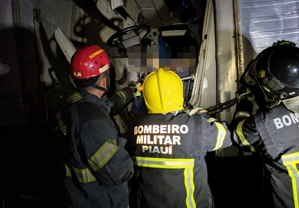 Vítima ficou presa às ferragens
