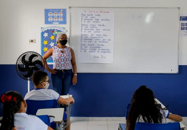 Zé Raimundo anuncia reajuste acima do piso nacional
