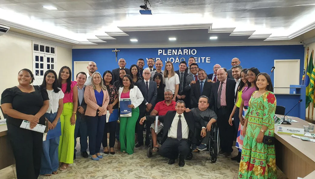 A obra possibilita a adaptação e qualificação da Câmara Municipal e seus acessos