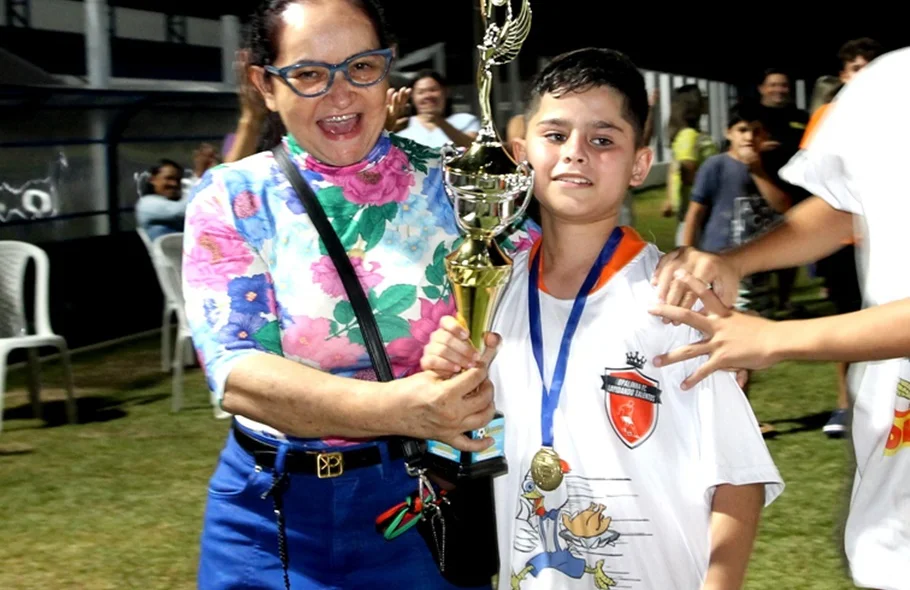 A prefeita Betinha Brandão entregou medalhas aos atletas mirins
