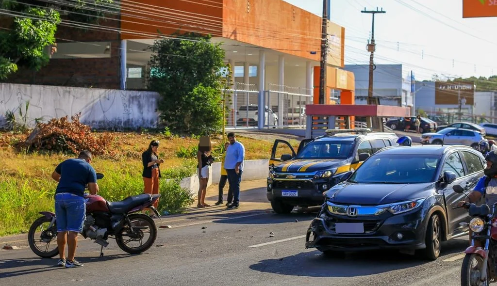 Acidente deixou duas faixas da via interditadas