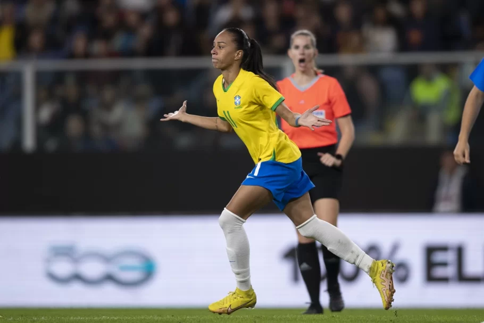 Adriana Leal, jogadora da seleção brasileira feminina