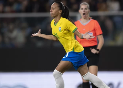 Adriana Leal, jogadora da seleção brasileira feminina