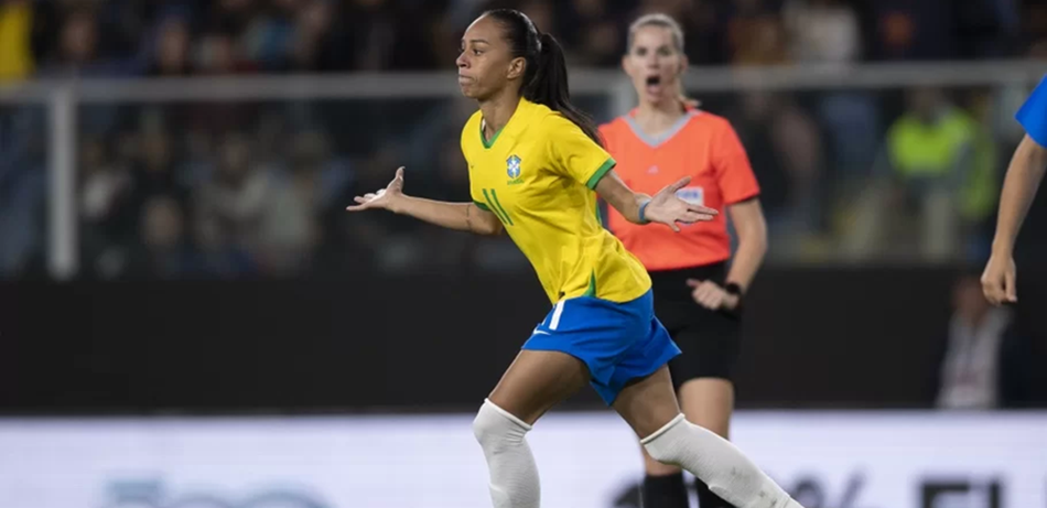 Adriana Leal, jogadora da seleção brasileira feminina