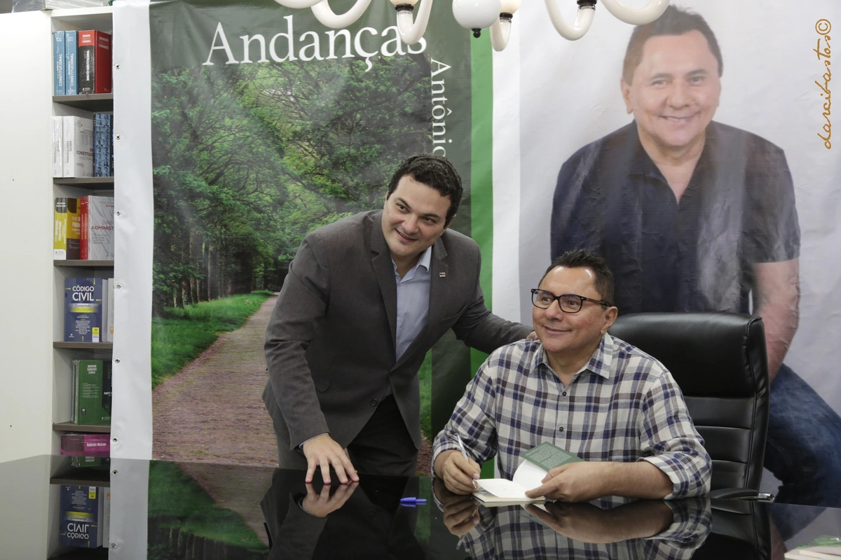 Advogado Antônio Carlos da Costa e Silva ao lado do presidente da OAB