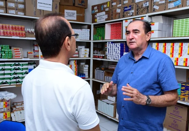 Antônio Reis visitou a Central de Atenção Farmacêutica (CAF) de Floriano