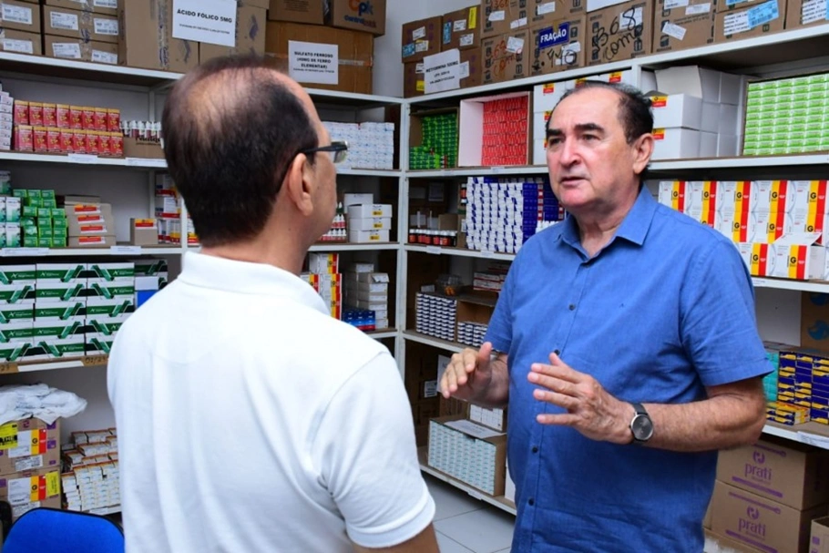 Antônio Reis visitou a Central de Atenção Farmacêutica (CAF) de Floriano