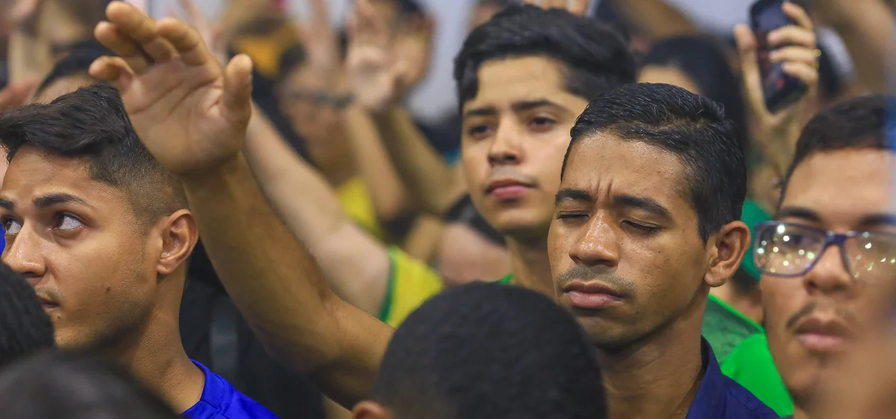 Apoiadores em oração