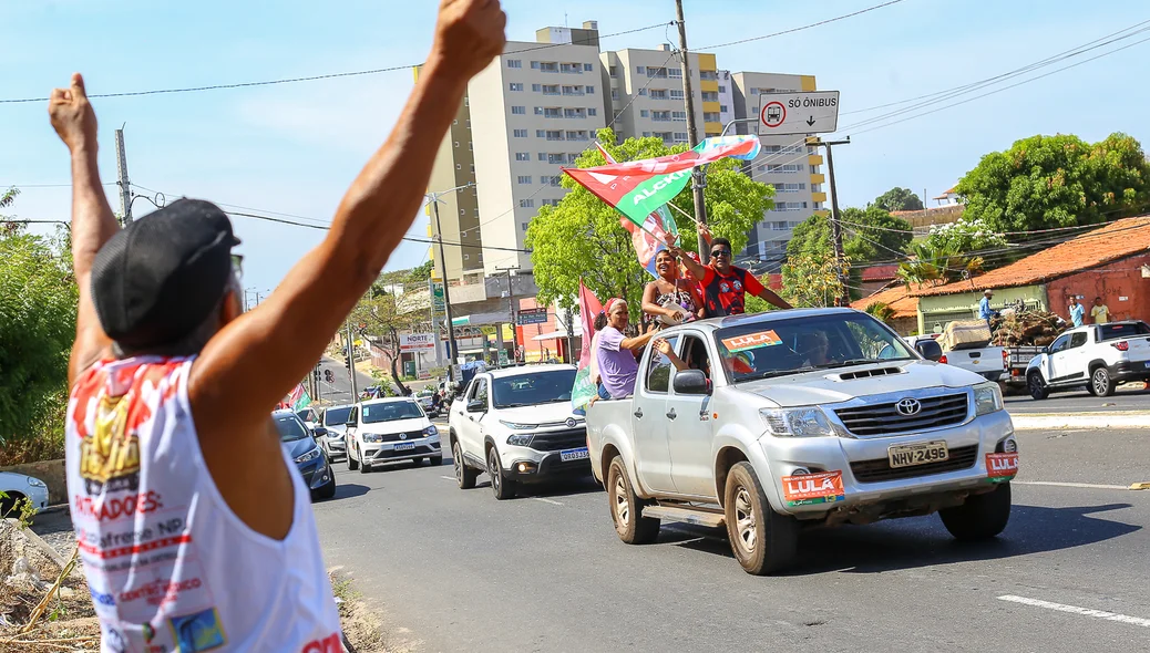 Apoiadores na carreata em Teresina