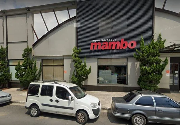 Área de estoque de supermercado na zona oeste de SP pega fogo