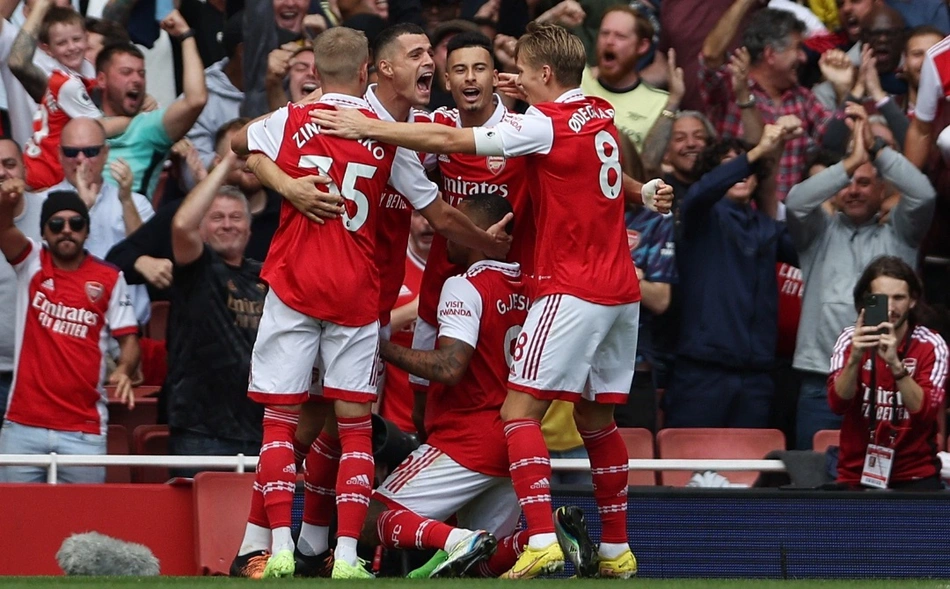 Arsenal comemorando gol diante do Tottenham pelo Campeonato Inglês